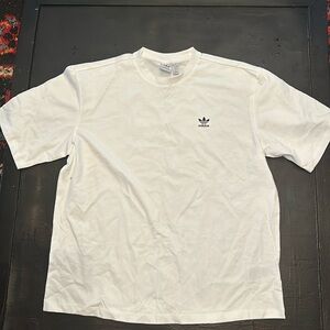 Adidas Medium white and back t-shirt